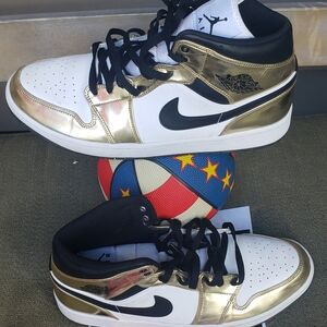 JORDAN MID SE METALIC